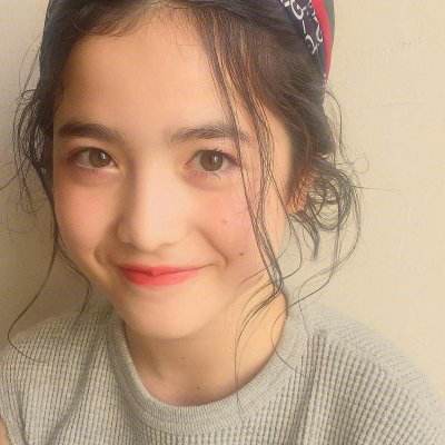 陆毅女儿的长腿太惊人，在上百人中一眼就能认出来